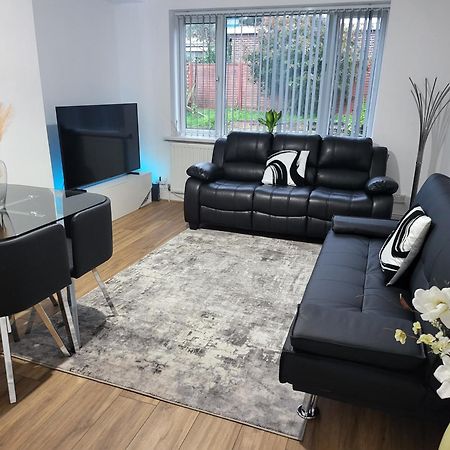 Spacious & Cosy Holiday Home In Manchester Exterior foto
